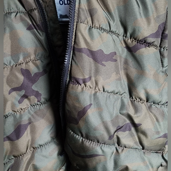 Camouflage Puffer Vest with Gray Sleeves - Picture 8 of 8